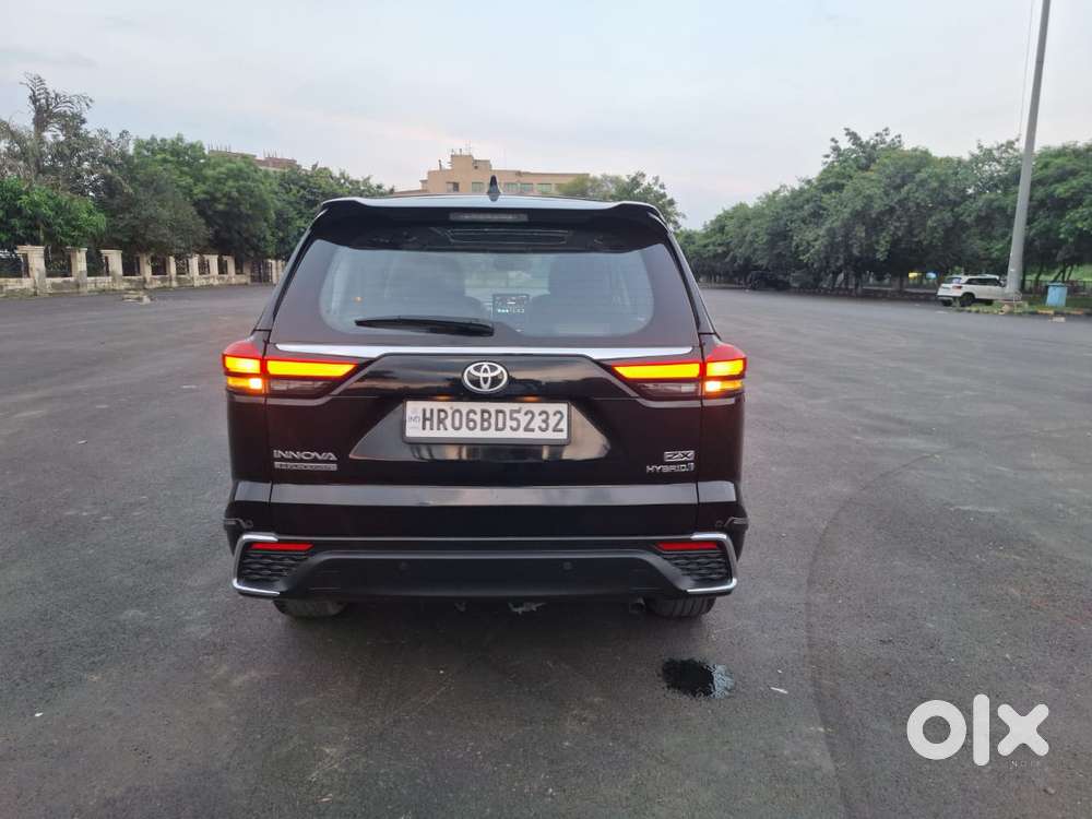 Toyota Innova Hycross 2.0 Zx (o) Hybrid 7 Str, 2023, Petrol