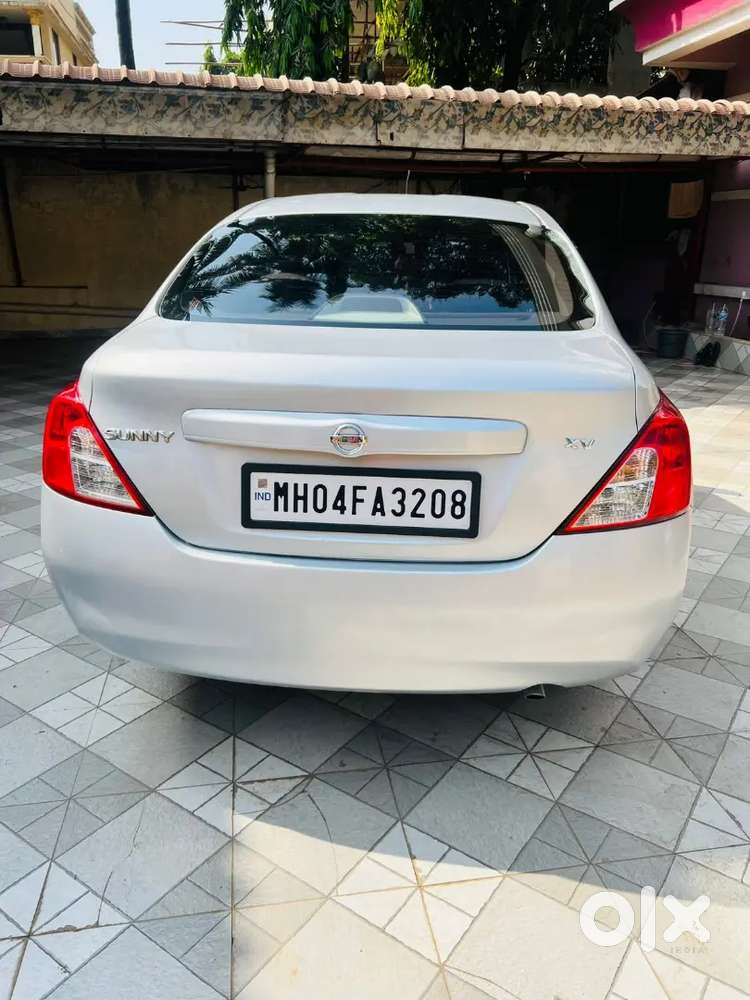 Nissan Sunny 2011