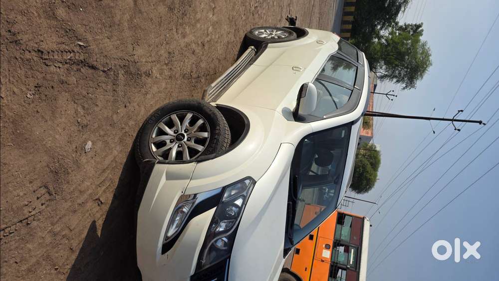 2016 Xuv500 W10  Sunroof  New Tyres Only 6 Months Old  Mint Conditi