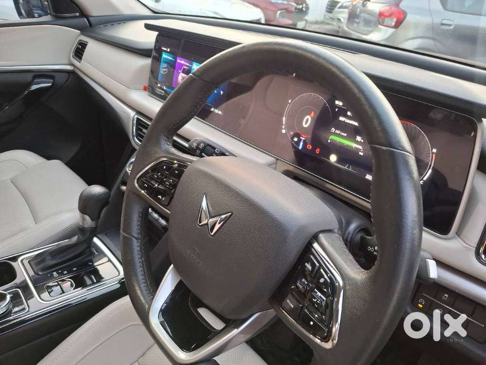 Mahindra Xuv700 2.2 Ax 7 Diesel At Luxury Pack Str Awd, 2025, Diesel