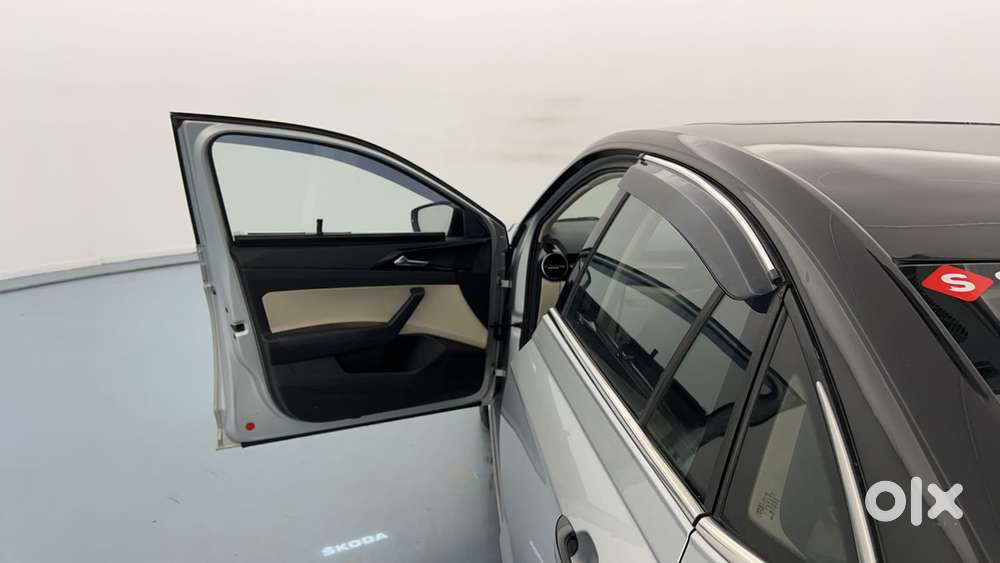 Skoda Slavia Style 1.0l Tsi Mt, 2022, Petrol