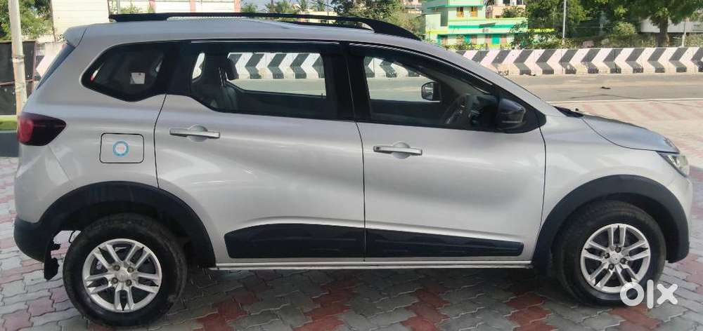 Renault Triber Rxt, 2022, Petrol