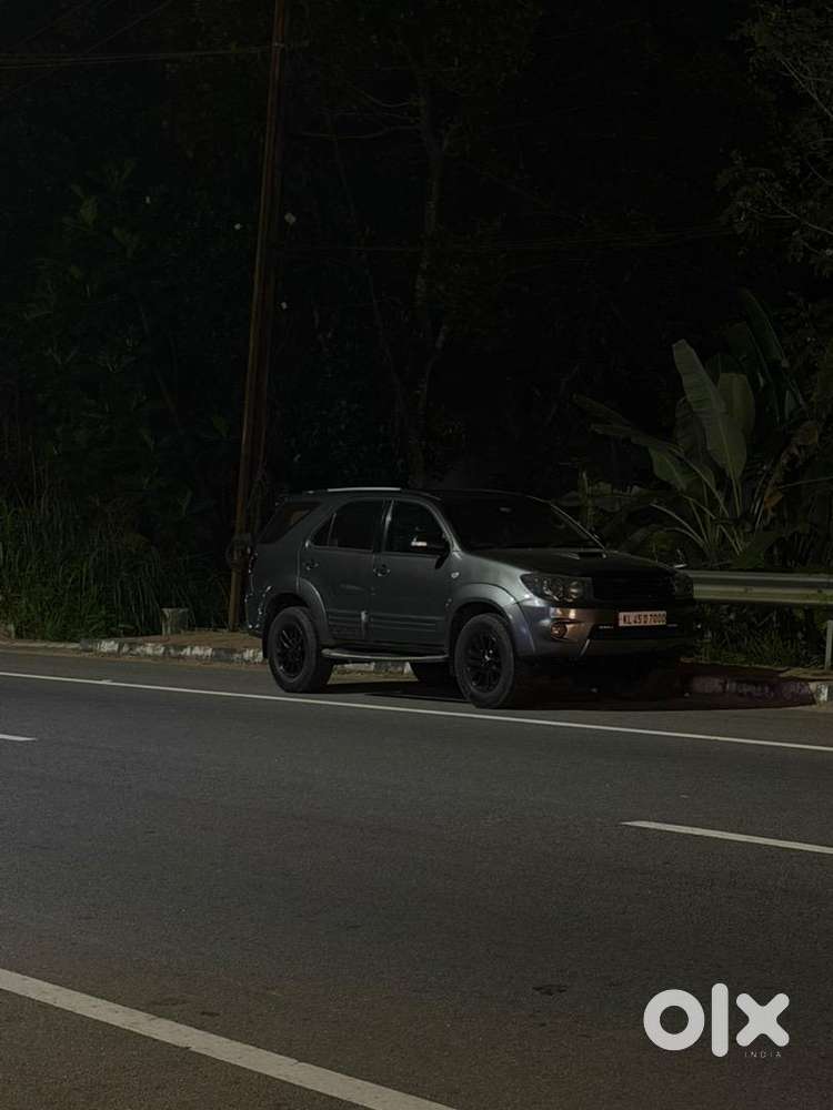 Toyota Fortuner 2010 Diesel 275000 Km Driven