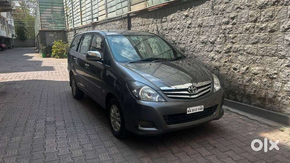 Toyota Innova 2.5v For Sale