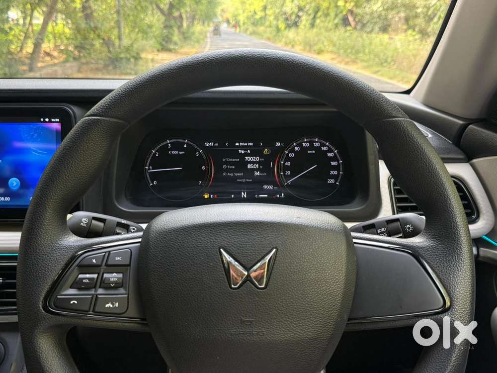 Mahindra Xuv700 Mx Petrol Mt 5 Str (e), 2024, Petrol
