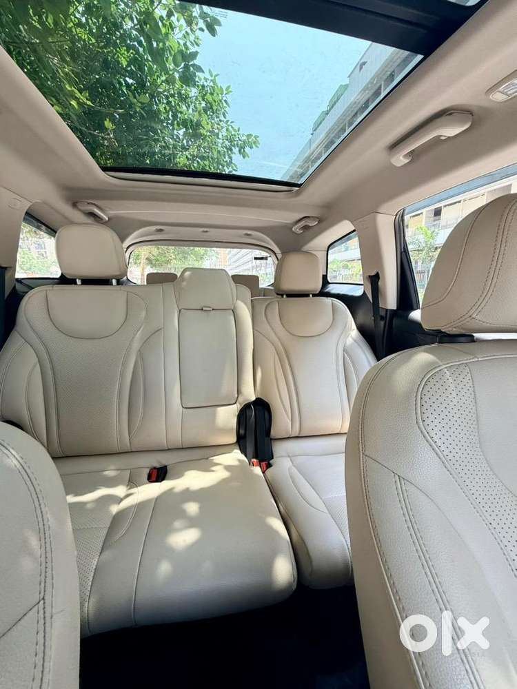 Mahindra Xuv700 Ax5 Mt Diesel (7 Seater)