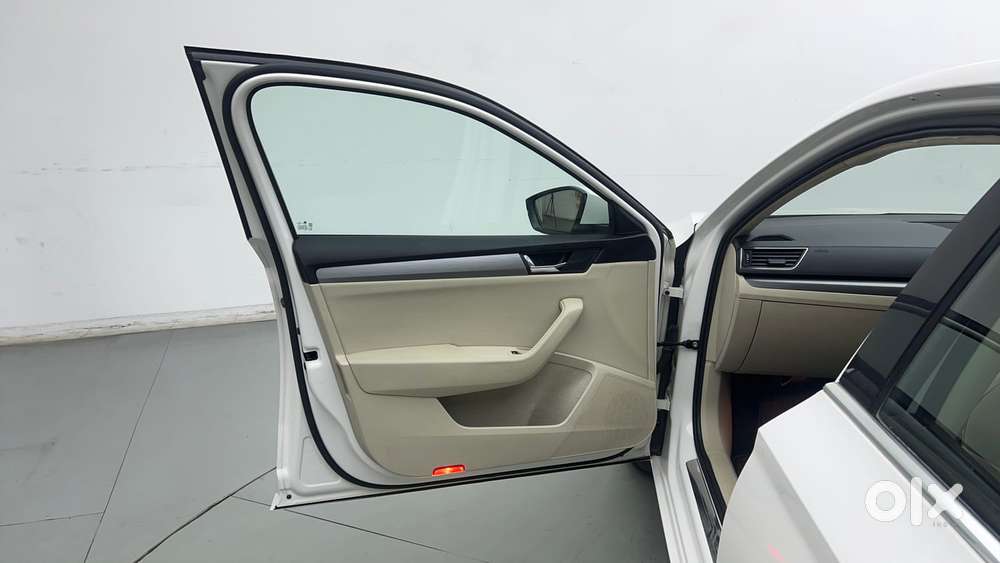 Skoda Superb [ ] 1.8 Style Tsi At, 2019, Petrol