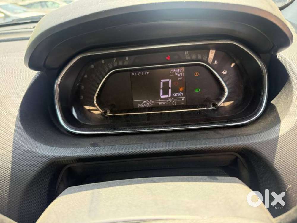 Tata Tiago, 2023, Petrol