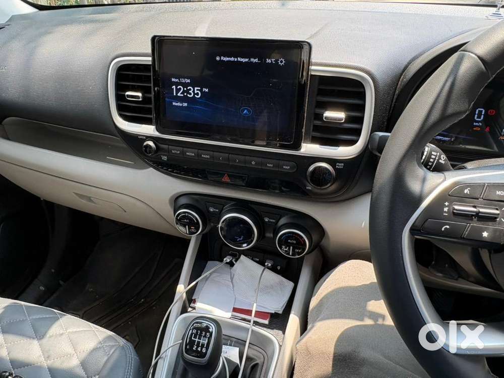 Hyundai Venue 2025 Petrol 32000 Km Driven