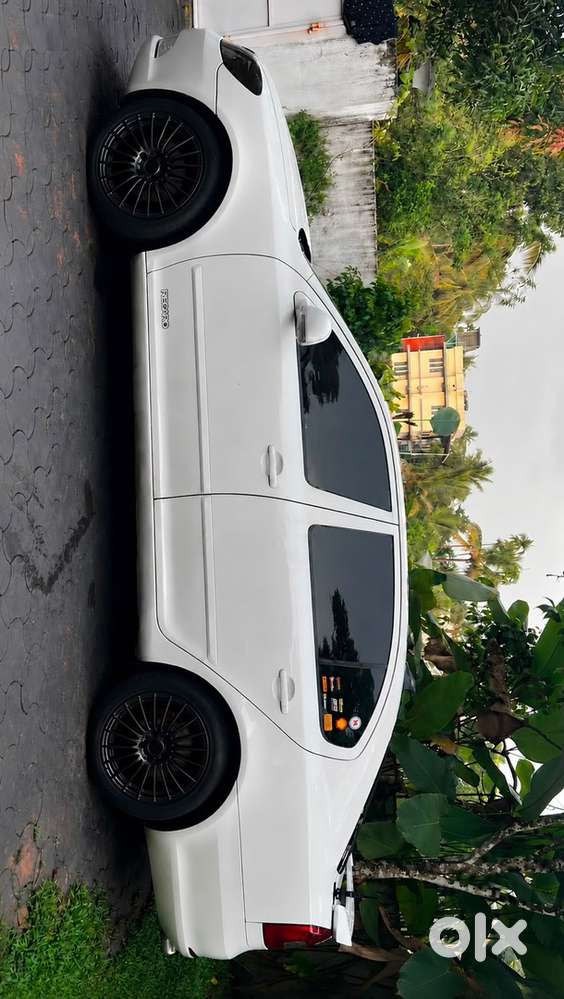Skoda Laura Petrol Manual 2011