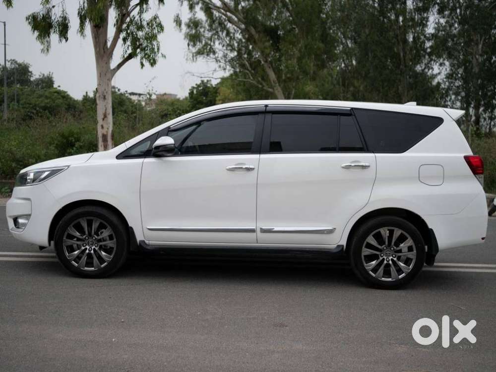 Toyota Innova Crysta 2.4 G Plus Mt 8 Str, 2026, Diesel