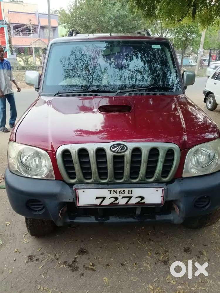 Mahindra Scorpio Red