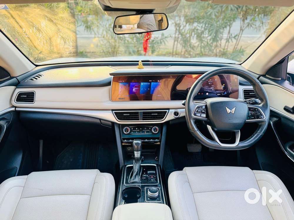 Mahindra Xuv700 2.2 Ax 7 Diesel At Luxury Pack Str Awd, 2022, Diesel