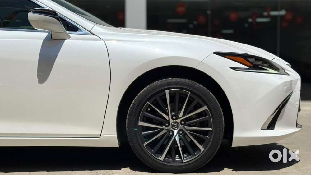 Lexus Es 300h Luxury, 2023, Petrol