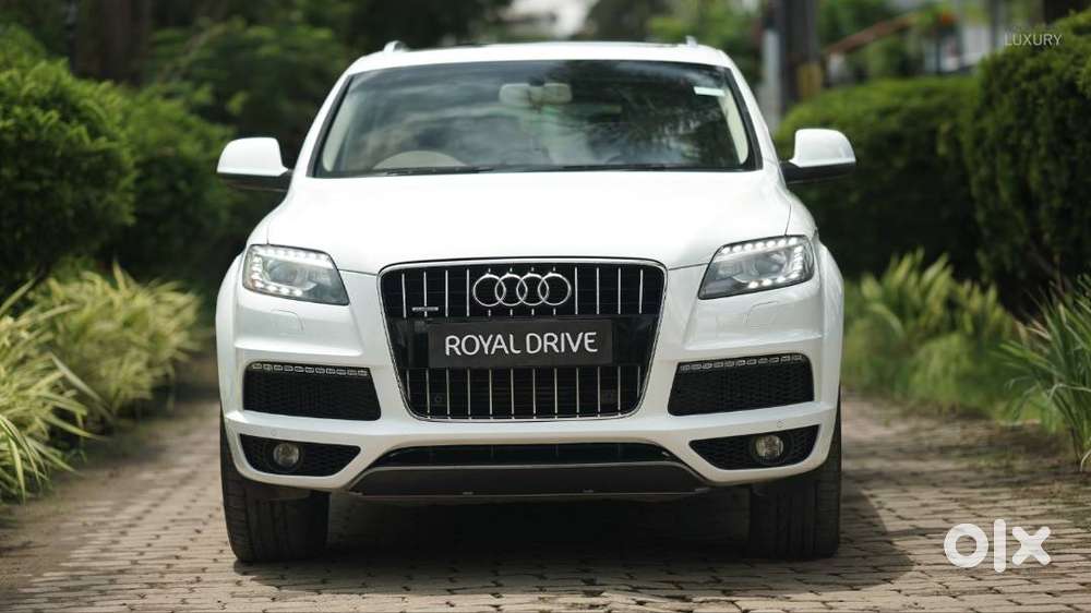 Well Maintained White Audi Q7.