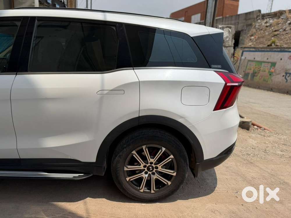 Mahindra Xuv700 2024 Diesel Well Maintained