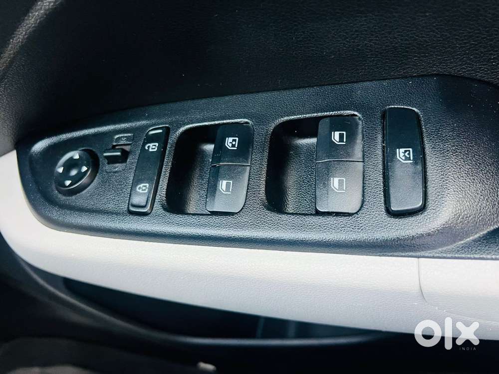 Hyundai Venue 1.2 S (o), 2022, Petrol