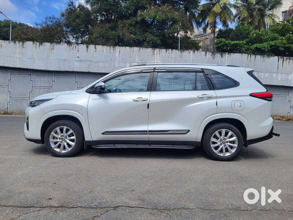 Toyota Innova Hycross 2.0 Vx Hybrid 8 Str, 2023, Petrol