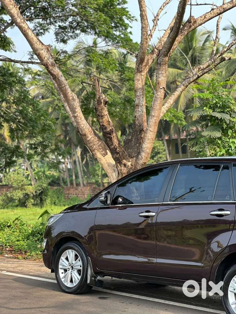 Toyota Innova Crysta 2017 Diesel Well Maintained