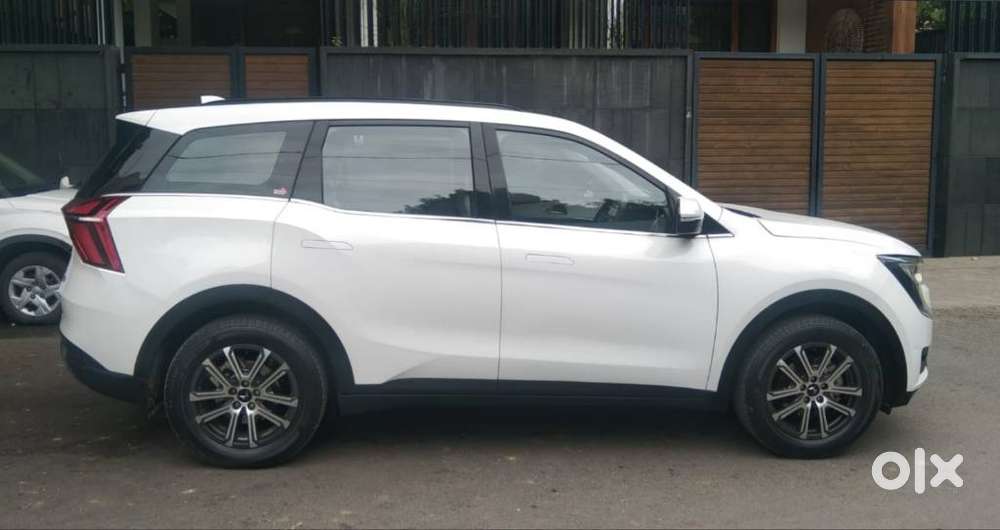 Mahindra Xuv700 2.0 Ax 7 Petrol Mt Str, 2025, Petrol