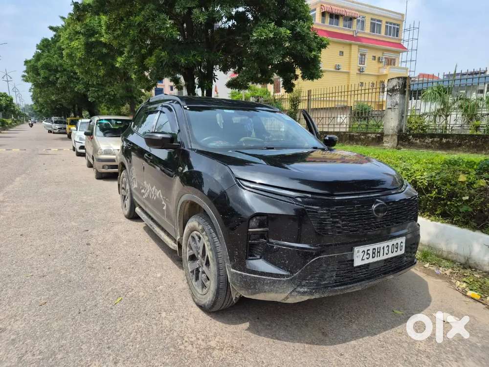 Tata Safari Dark Edition 2025