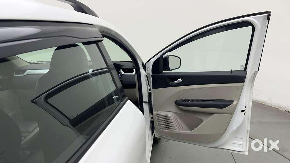 Renault Triber Rxz, 2023, Petrol