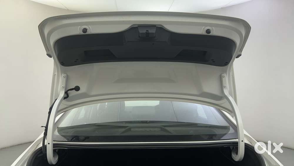 Skoda Slavia Style 1.0l Tsi At, 2022, Petrol
