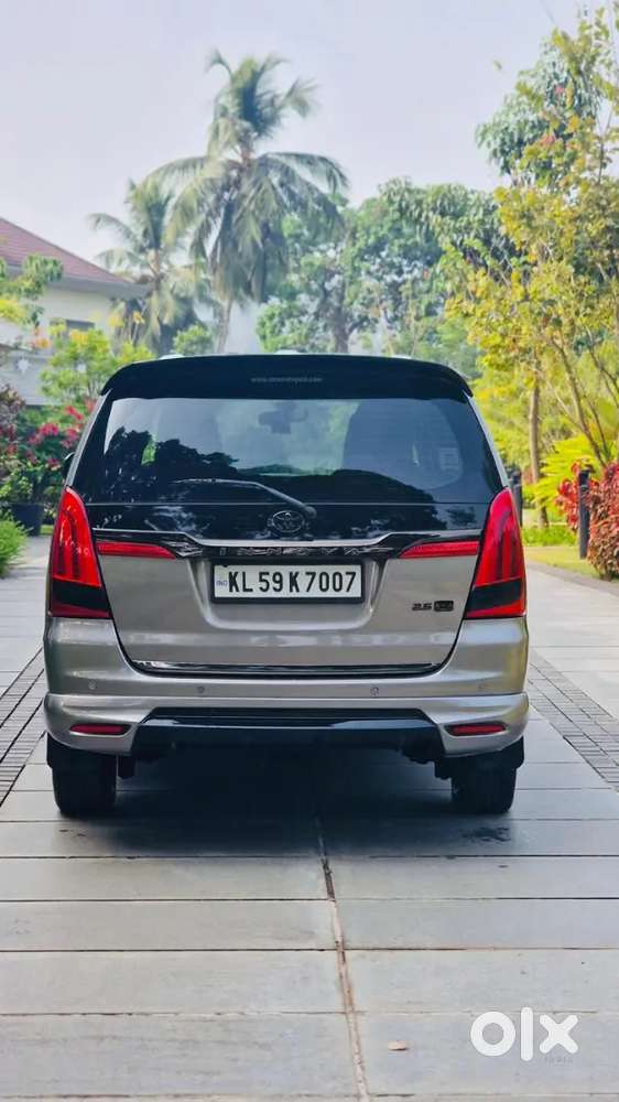 Toyota Innova 2015 V