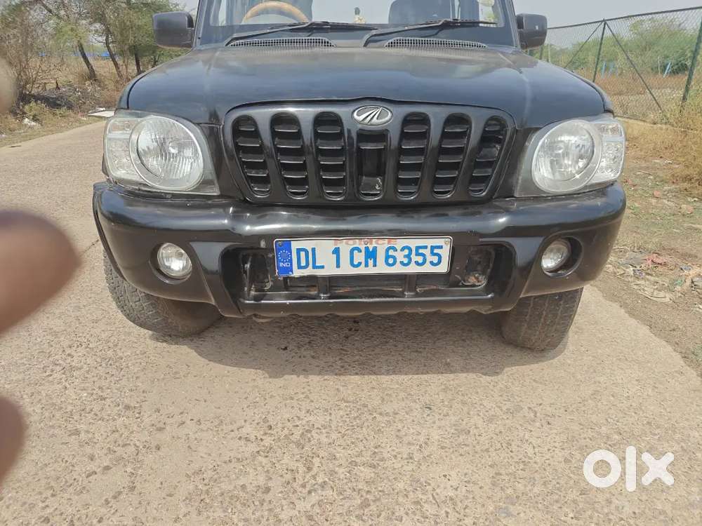 Mahindra Scorpio Black Colour