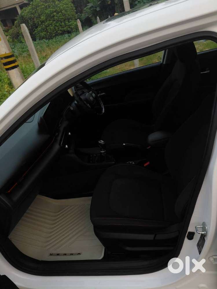 Hyundai Verna Sx (o) 1.5 Vtvt Ivt [2023 - 2026], 2026, Petrol