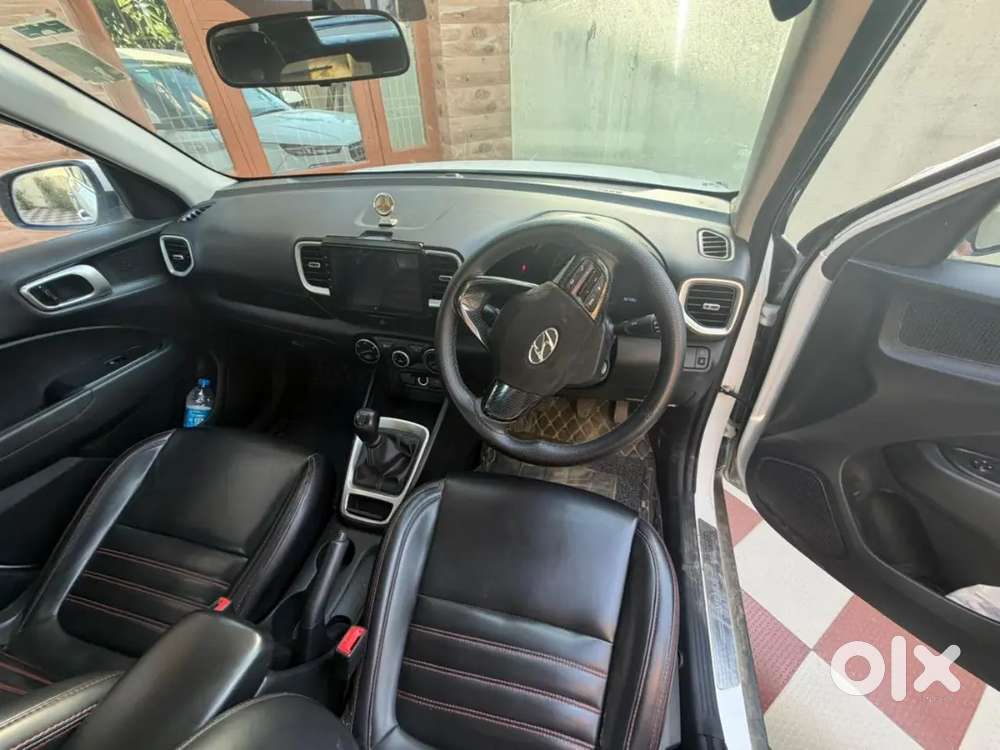 Hyundai Venue 2021 Petrol 39000 Km Driven