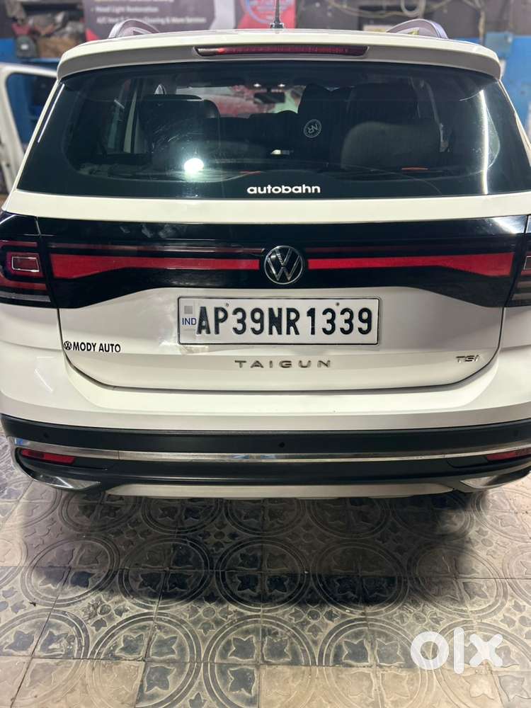 Showroom Track