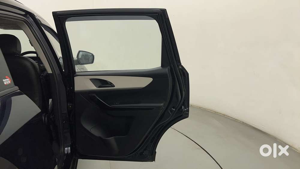 Mahindra Xuv700 2.2 Ax 5 Diesel Mt 7 Str, 2024, Diesel