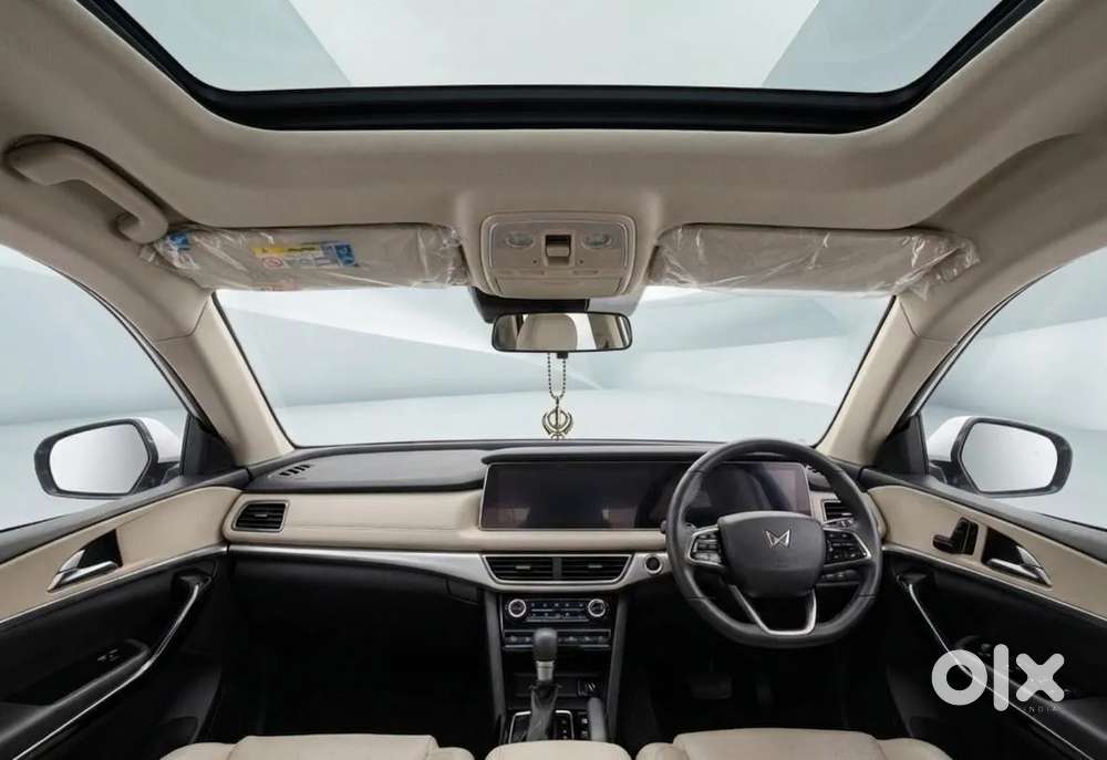 Mahindra Xuv700 2.0 Ax 7 Petrol At Str, 2025, Petrol
