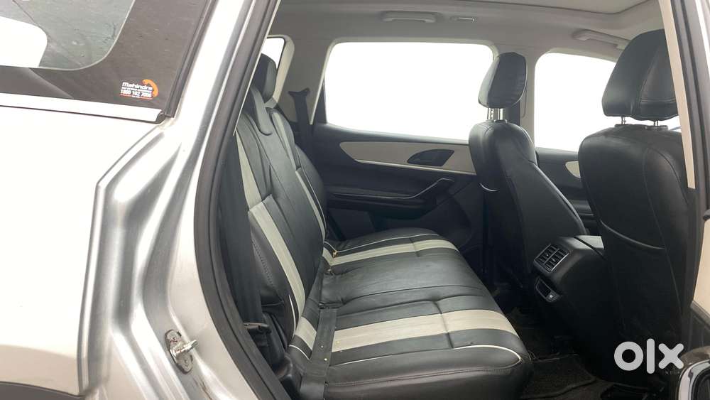Mahindra Xuv700 2.0 Ax 5 Petrol Mt Str, 2022, Petrol