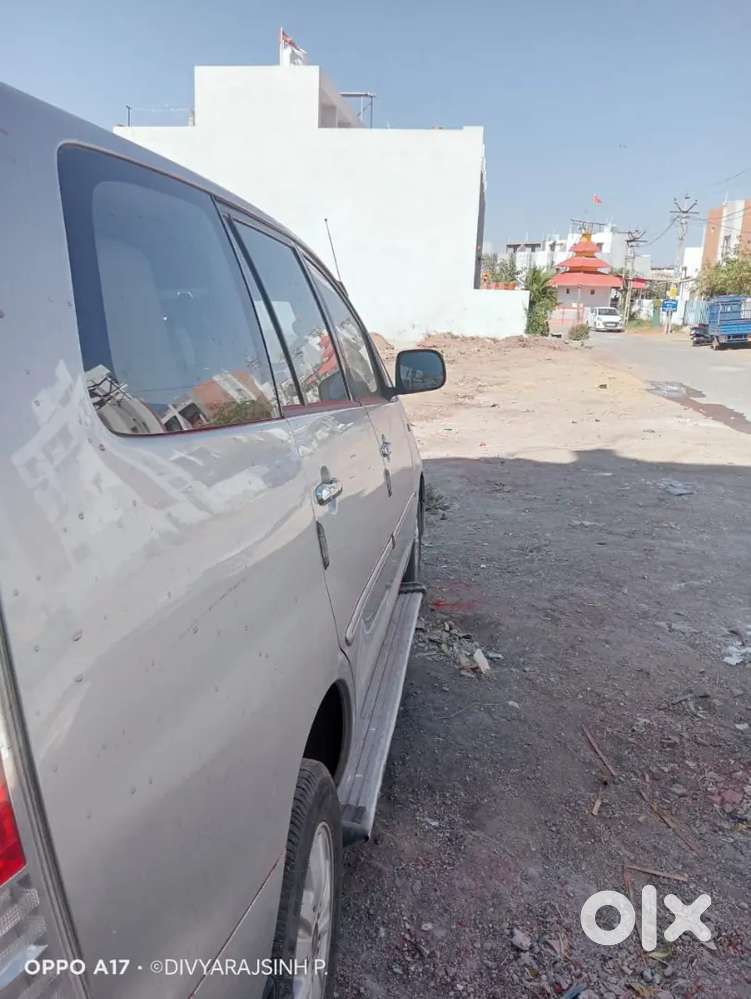 Toyota Innova Crysta 2012