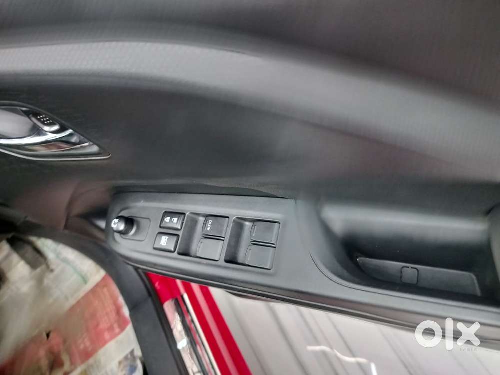 Maruti Suzuki Swift Vxi + Manual, 2025, Petrol