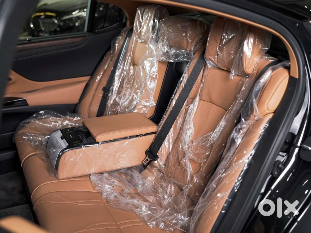 Lexus Es Petrol 2024