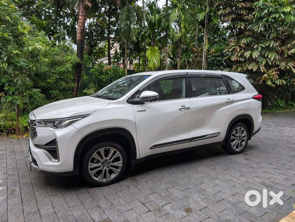 Toyota Innova Hycross 2024