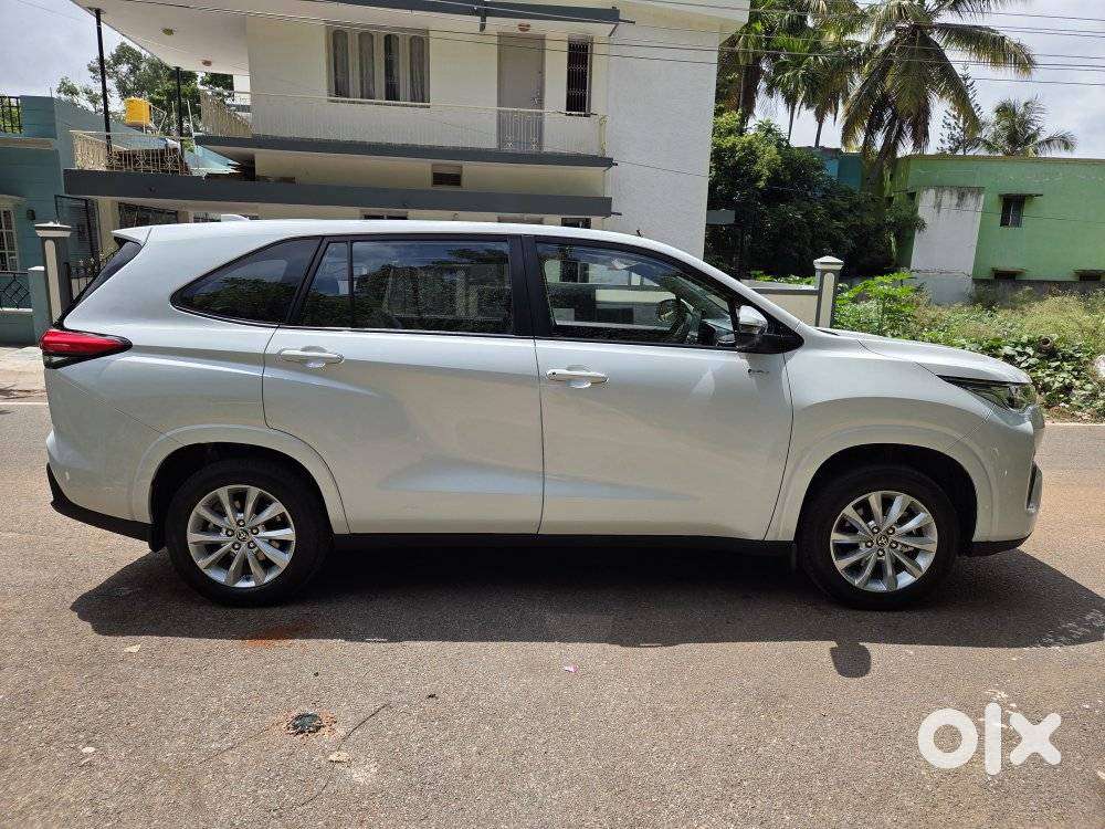 Toyota Innova Hycross 2.0 Vx (o) Hybrid 8 Str, 2025, Petrol