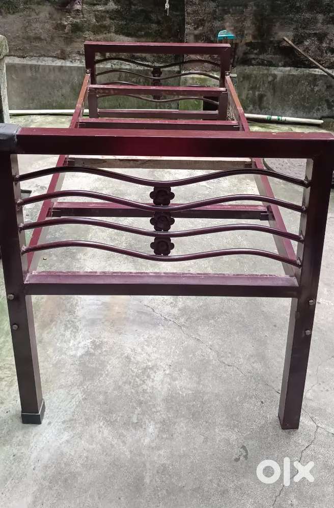 Iron Bed 6 / 3  ( Approx )