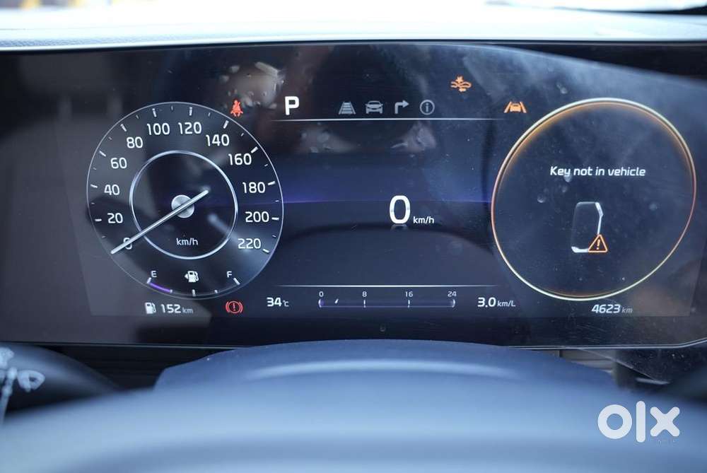 Kia Carens Clavis 2025 Petrol Well Maintained