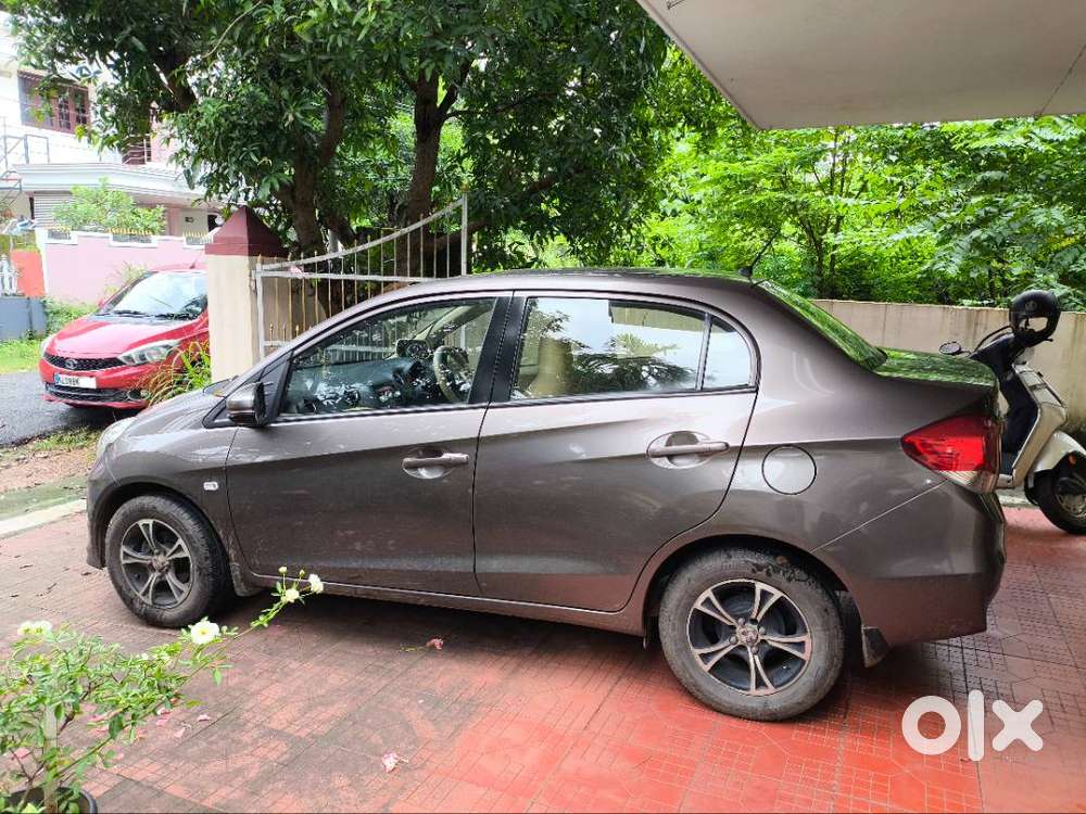 Honda Amaze 2015 Petrol Well Maintained