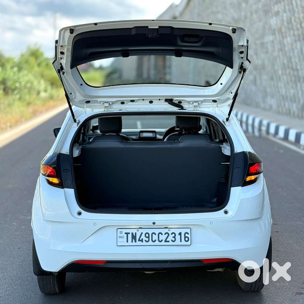Tata Altroz 1.2 Xe, 2020, Petrol