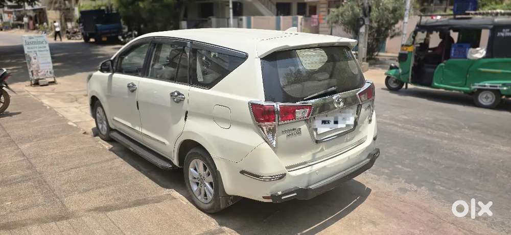 Innova Crysta V  8 Setter