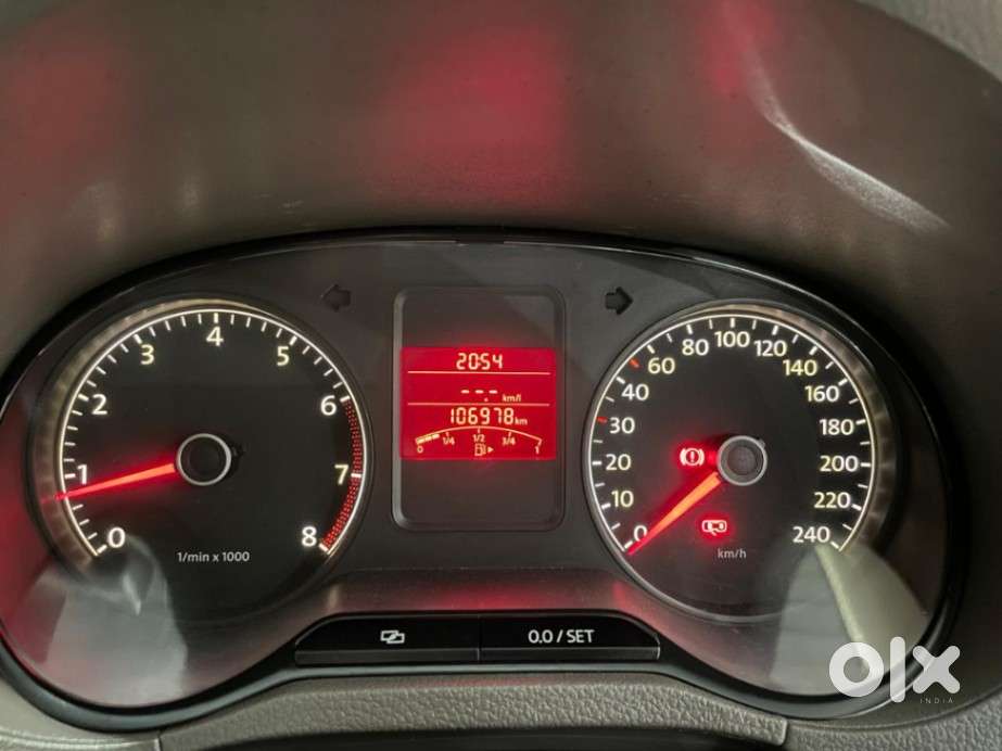 Volkswagen Vento 2010-2013 Petrol Highline, 2011, Petrol