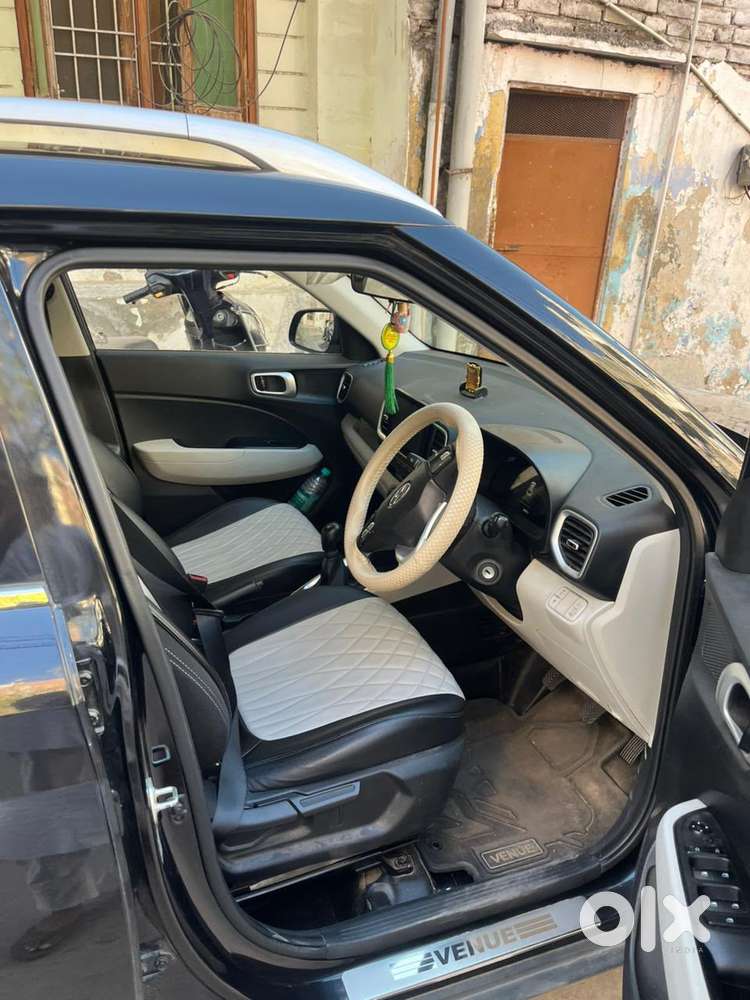 Hyundai Venue S (o) 1.2 Petrol Knight Edition, 2024, Petrol