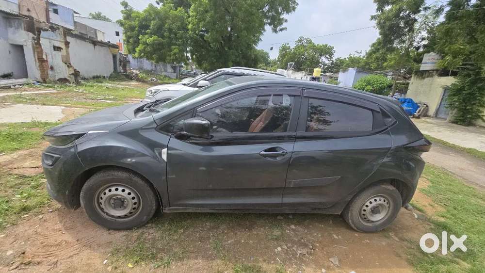 Tata Altroz Xe Petrol 2021