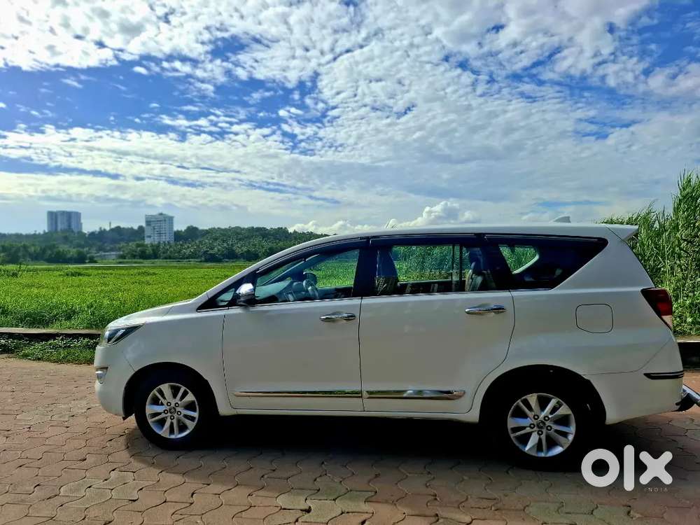Toyota Innova Crysta Gx 2.4 Mt 8-seater /immacul