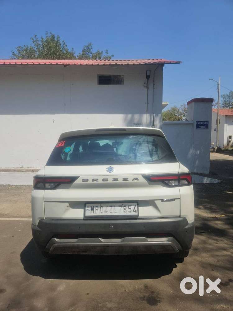 Lxi Breeza Aug 2023 White Colour Finaced &can Be Refinaced Again